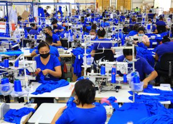 Salarios de los salvadoreños crecieron un 4.2 % durante el último año