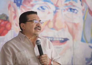 Exsecretario del FMLN critica ayuda económica