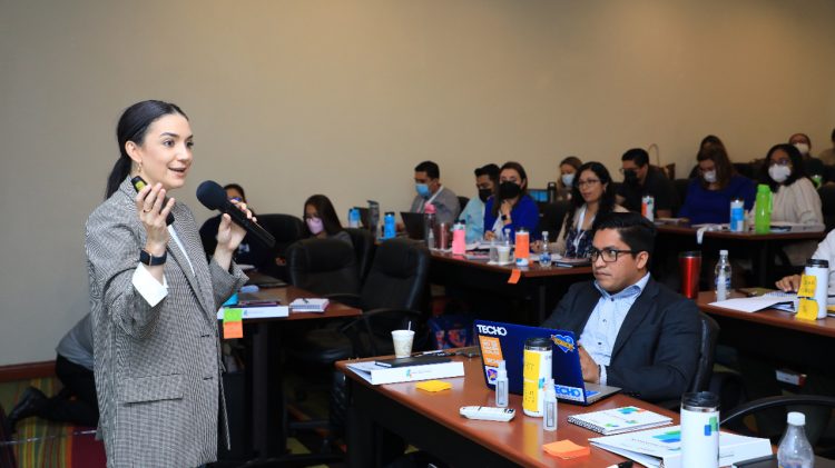 Mariana Arellano, de Collective Academy, impartió la primera sesión del diplomado. Foto: Sofía Mazariego.
