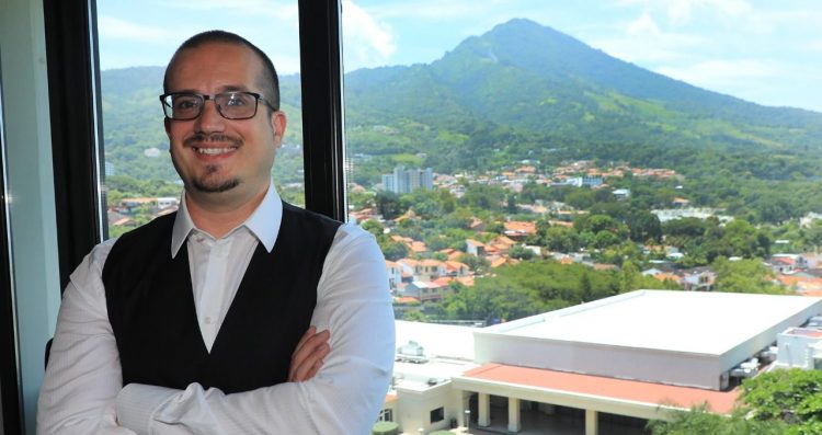 El bono bitcóin dará soporte a la construcción de Bitcoin City y servirá como un nuevo instrumento de financiamiento para el país, destacó Simon Dixon. Foto: Guillermo Martínez.