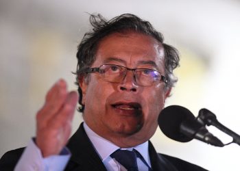 Atacan a tiros a comitiva de seguridad del presidente de Colombia, Gustavo Petro