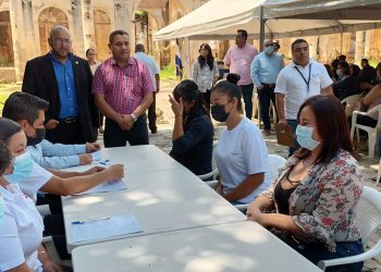«Es una buena iniciativa. A veces las madres solteras no tenemos oportunidades», Karla Granados, madre soltera contratada