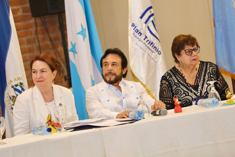 La Comisión Trinacional celebró en Honduras, el jueves anterior, el lanzamiento de la política.