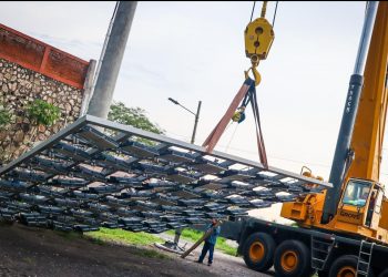 VIDEO | Desmontan las luces y los postes del estadio Juan Francisco Barraza