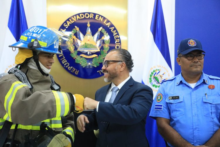 Gobernabilidad. La nueva Asamblea
Legislativa apoyará al Cuerpo de Bomberos.
