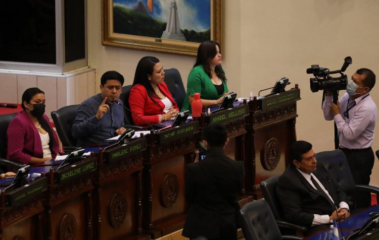 Efectivos resultados en seguridad. El régimen de excepción y el Plan Control Territorial han reducido las extorsiones y los homicidios.