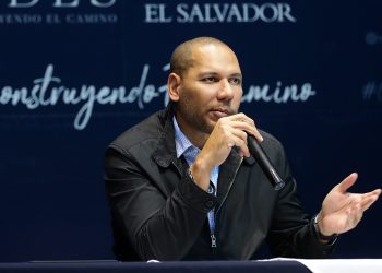 Yamil Bukele defiende los proyectos deportivos