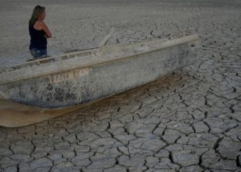 Hallan restos humanos en lago de EE. UU. vaciado por sequía
