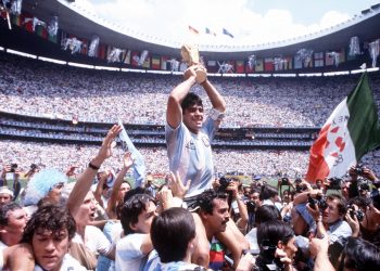 Entregarán camiseta usada por Maradona en final de México 1986 a coleccionista argentino