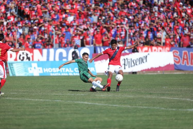 El Apertura 2022 apenas se desarrolló una jornada de manera completa. Foto Diario El Salvador