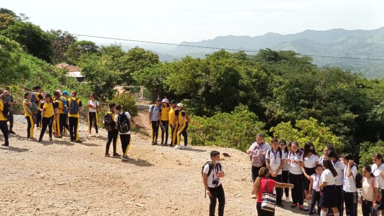 Propósito. La
actividad busca
mejorar el
conocimiento de
los estudiantes,
sobre todo del
entorno que rodea
la extracción de los
metales y del medio
ambiente, así como
la recreación.  Foto: Diario El Salvador / Juan Carlos Díaz