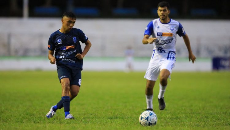 Juego entre Sonsonate y San Salvador. Foto Léster Hernández