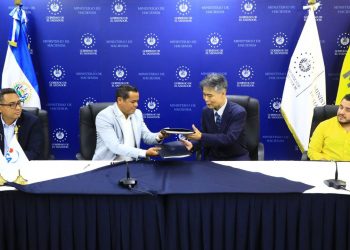 Hacienda firma convenio de financiamiento por $51 millones para segunda fase del Periférico Gerardo Barrios