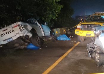 Aparatoso accidente de tránsito deja un fallecido en San Salvador