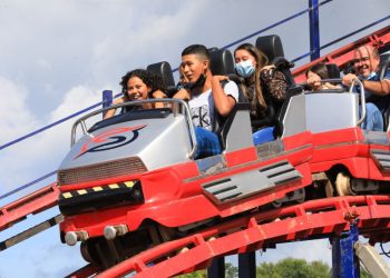 FOTOS | Familias salvadoreñas continúan disfrutando de las fiestas agostinas en Sivar Land