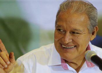 Inicia audiencia contra expresidente Sánchez Cerén y otros 17 acusados de desviar $183.8 millones de fondos públicos