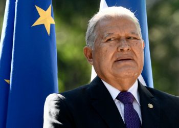 A prisión cuatro acusados de desviar junto expresidente Sánchez Cerén $183.8 millones