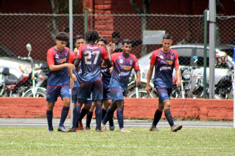 Festejo santaneco en Ahuachapán. Twitter: @santaanamfc