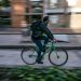 La bicicleta se abre paso entre el infernal tráfico de Bogotá
