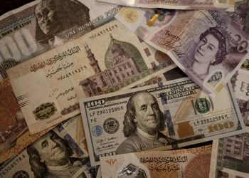 La libra esterlina alcanza una bajada histórica ante el temor a la recesión