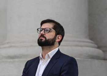 Aprobación del presidente Gabriel Boric cae a un 33 % en Chile