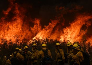 Fotos: Poderoso incendio forestal se propaga al centro de California