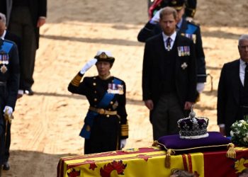 El féretro de Isabel II abandona Buckingham para un multitudinario adiós en Londres