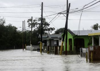 Gran parte de Puerto Rico sigue sin energía eléctrica un día después de paso de huracán