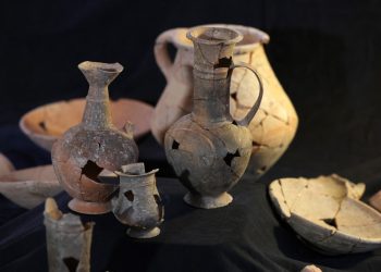 Arqueólogos israelies encuentran restos de opio en cerámica de 3.500 años de antigüedad
