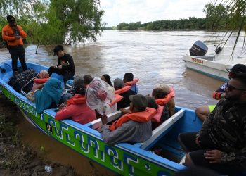 Más de 12,000 personas evacuadas por lluvias que desbordaron ríos en Honduras