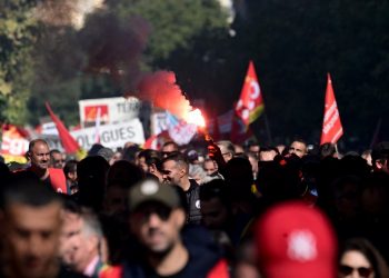 Trabajadores marchan en Francia contra reforma