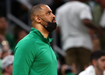 Los Celtics podrían suspender a su entrenador durante toda la temporada