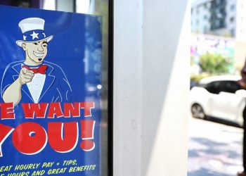 Tasa de desempleo sube en agosto en EE. UU. y la creación de empleo se desacelera