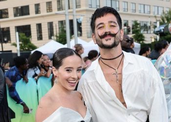 Camilo lanza su tercer álbum «De Dentro pa Afuera»
