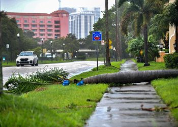 El huracán Ian, «extremadamente peligroso», toca tierra en Florida