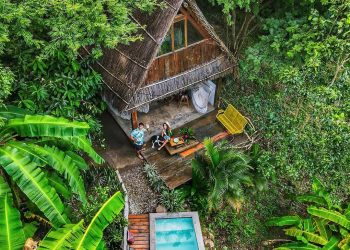 Una estadía rodeada de naturaleza y decoración tropical