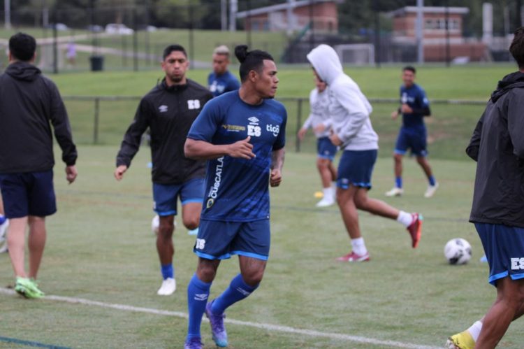 Michell Mercado durante una práctica con selección nacional en USA. Foto: Fesfut