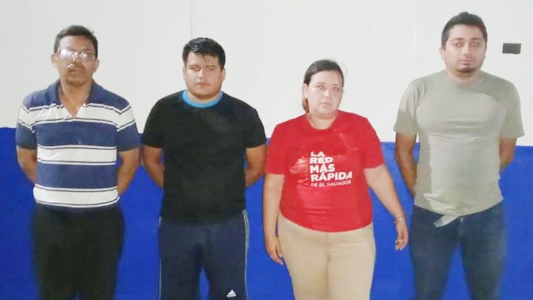 Capturan a estafadore por hurtar dinero de cuenta de un médico. Foto FGR