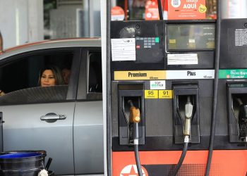 Conductores ahorran $40 al mes en compra de combustibles