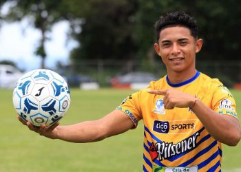Érick Orellana, entre fútbol y la construcción