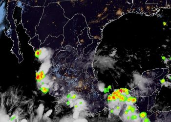 Tormenta tropical Lester avanza en aguas del Pacífico mexicano