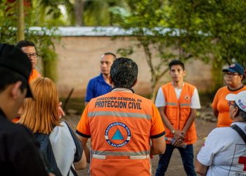 Protección Civil brinda asistencia social a familias afectadas por desbordamiento de río en Sonsonate
