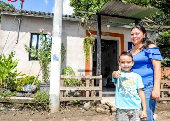 Familias de Tonacatepeque son beneficiadas con viviendas dignas y casa comunal