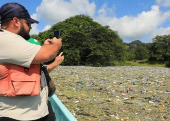 CEL y Naturaes buscan alternativas para una recolección eficaz de desechos en el embalse Cerrón Grande