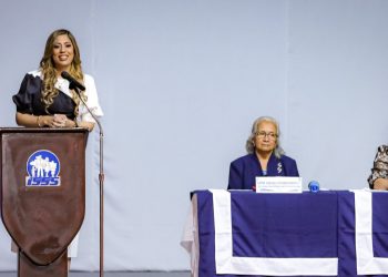 El ISSS y la UES clausuran diplomado de enfermería