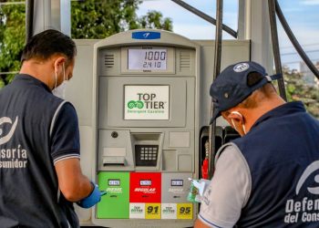 Defensoría ha detectado 165 casos de incumplimientos en precios de venta y cantidades de combustible