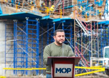 Ministro de Obras Públicas verifica avances de construcción de puentes del periférico Gerardo Barrios