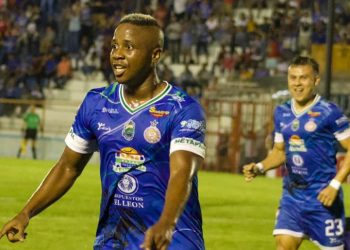 Doblete de Carlos Salazar y uno más de Cristian Gil le dan la victoria a Metapán sobre Santa Tecla