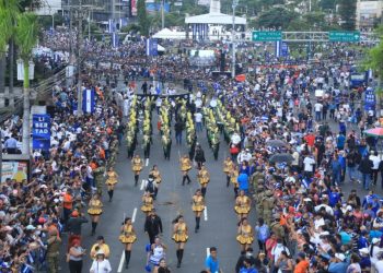 Miles de salvadoreños celebraron el Día de la Independencia