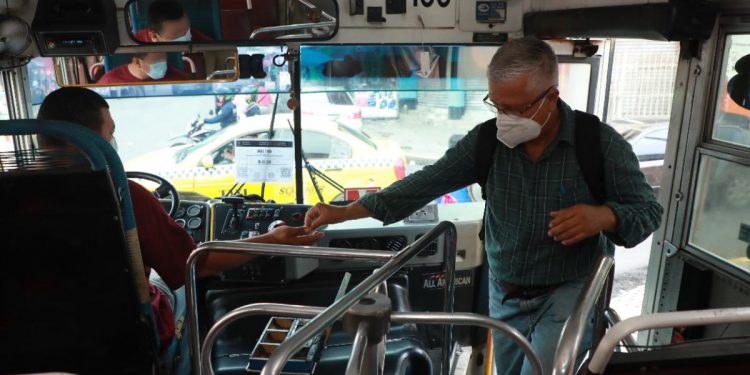 Motoristas del transporte colectivo trabajan más seguros. Foto DES: Guillermo Martínez